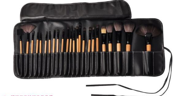 Sac de 24 ensembles de pinceaux de maquillage professionnels.