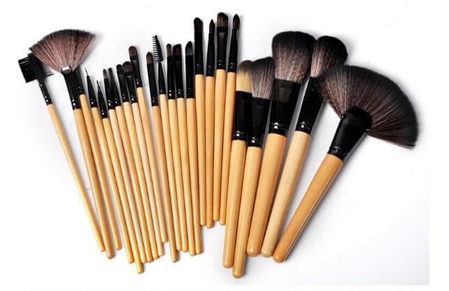 Sac de 24 ensembles de pinceaux de maquillage professionnels.