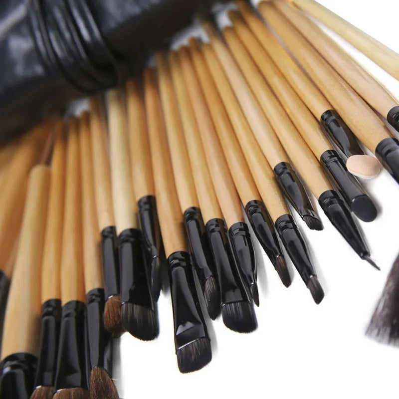 Sac de 24 ensembles de pinceaux de maquillage professionnels.